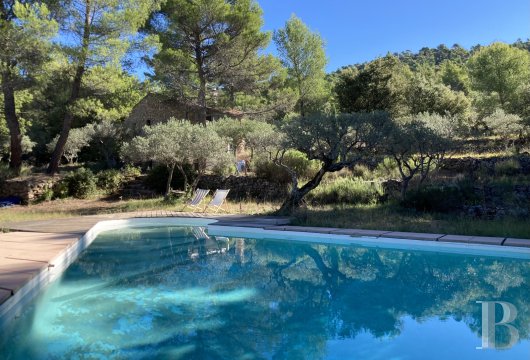 character properties France provence cote dazur   - 13