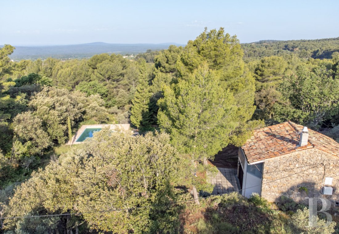 Character houses for sale - provence-cote-dazur - A stone «mazet» of approx. 65 m² with swimming pool and an outhouse fit for habitation,  set on a hillside planted with olive trees, on the outskirts of Aups 