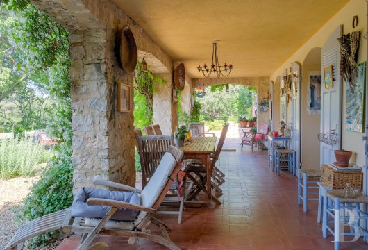 character properties France provence cote dazur   - 5