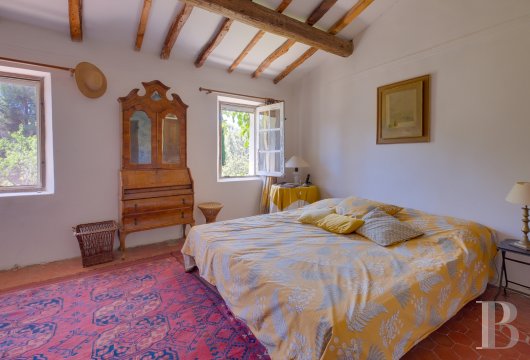 character properties France provence cote dazur   - 9