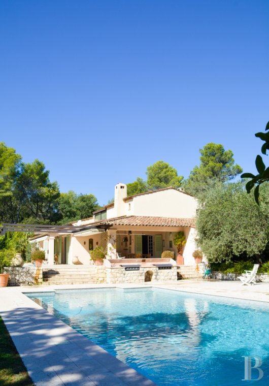 character properties France provence cote dazur   - 3