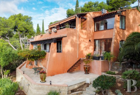 character properties France provence cote dazur   - 4
