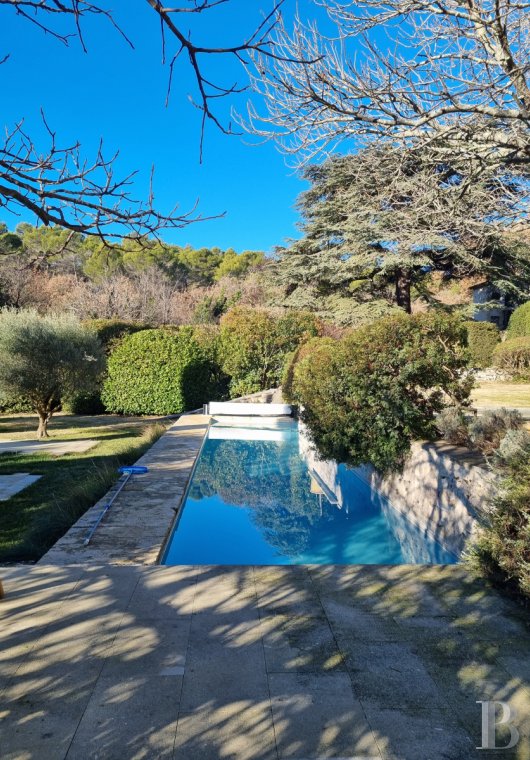 character properties France provence cote dazur   - 13