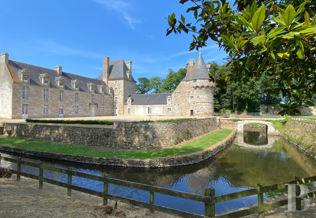 chateaux for sale France brittany   - 2