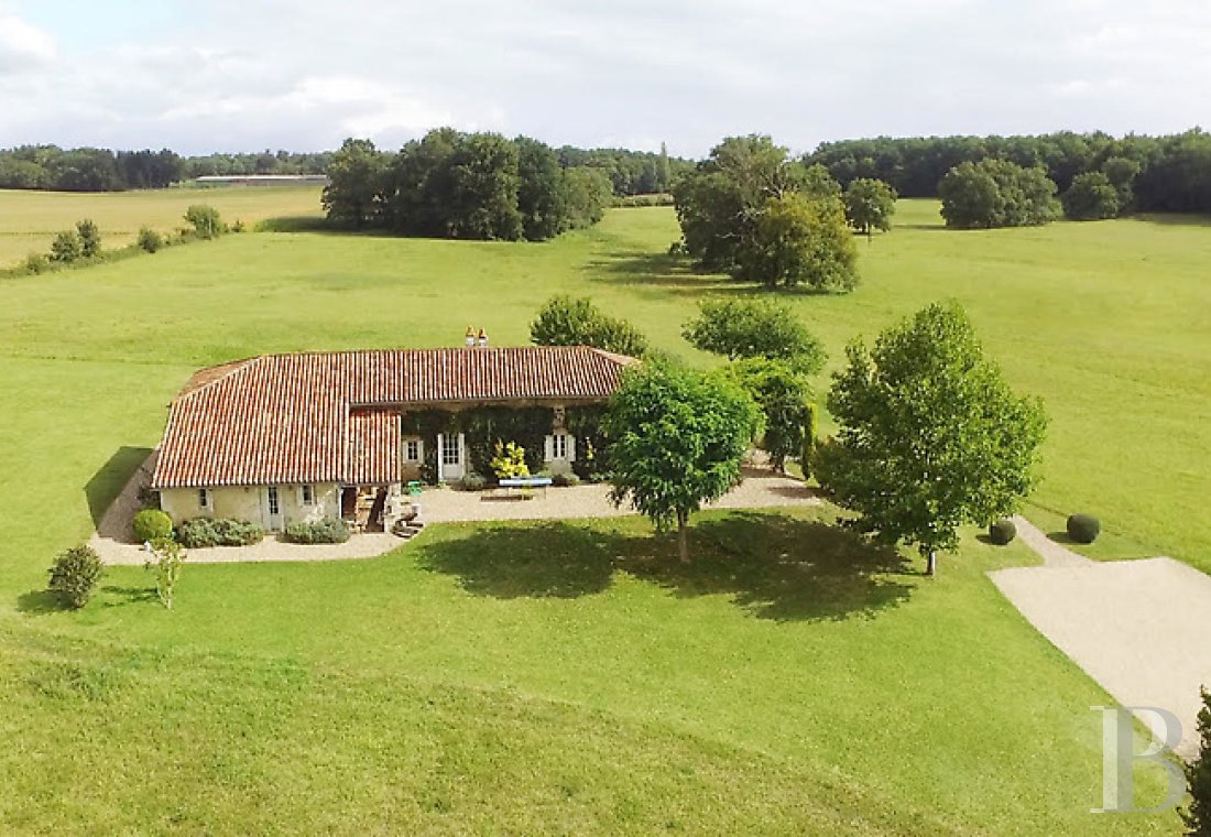 A former farm manager's house surrounded by a vast garden to the west of Périgueux and at the border of the Charente in the Dordogne - photo  n°18