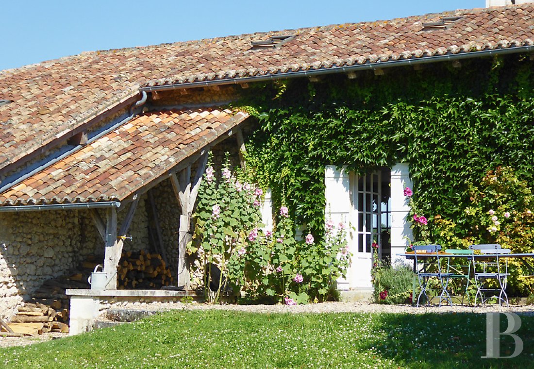 A former farm manager's house surrounded by a vast garden to the west of Périgueux and at the border of the Charente in the Dordogne - photo  n°5