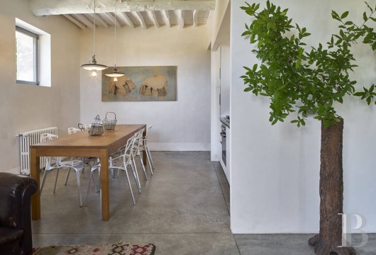 A former farmhouse inspired by design and transformed into guest cottages  in Tuscany, to the north of Siena - photo  n°24