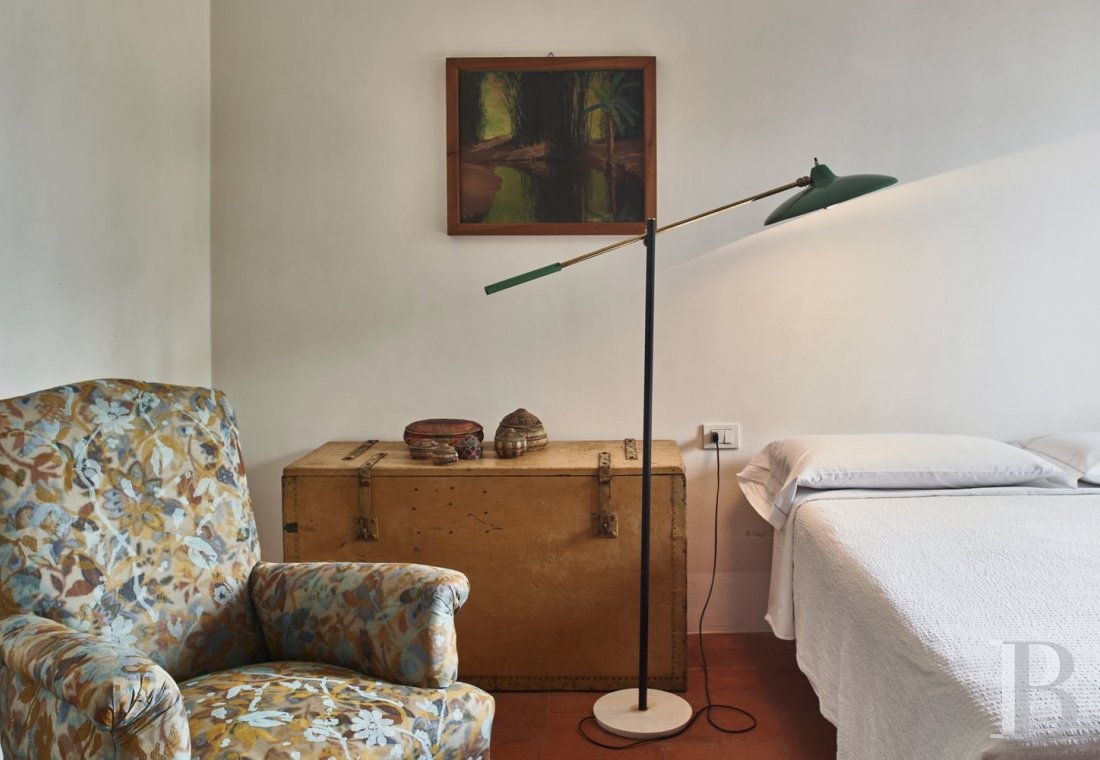 A former farmhouse inspired by design and transformed into guest cottages  in Tuscany, to the north of Siena - photo  n°35