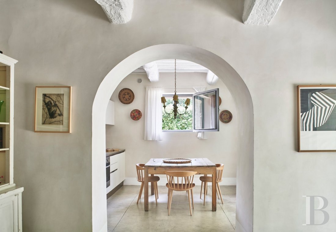 A former farmhouse inspired by design and transformed into guest cottages  in Tuscany, to the north of Siena - photo  n°36
