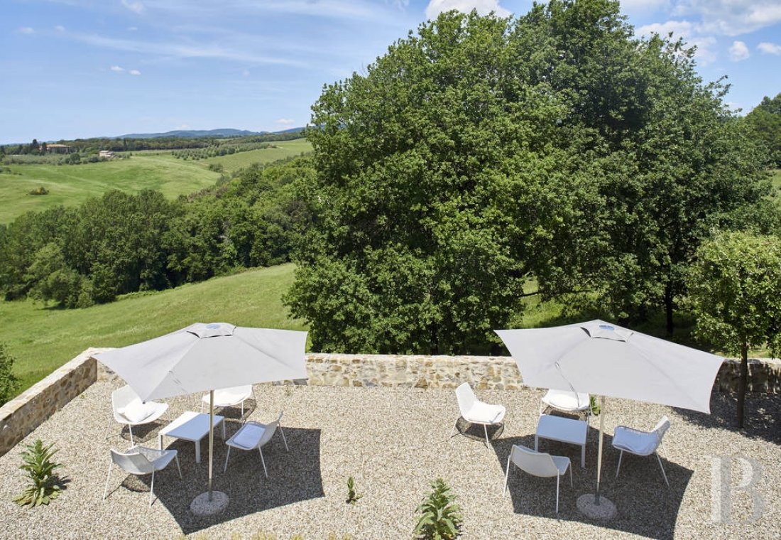 A former farmhouse inspired by design and transformed into guest cottages  in Tuscany, to the north of Siena - photo  n°41