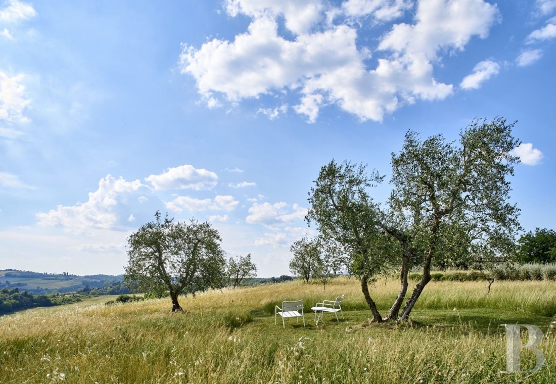 A former farmhouse inspired by design and transformed into guest cottages  in Tuscany, to the north of Siena - photo  n°5
