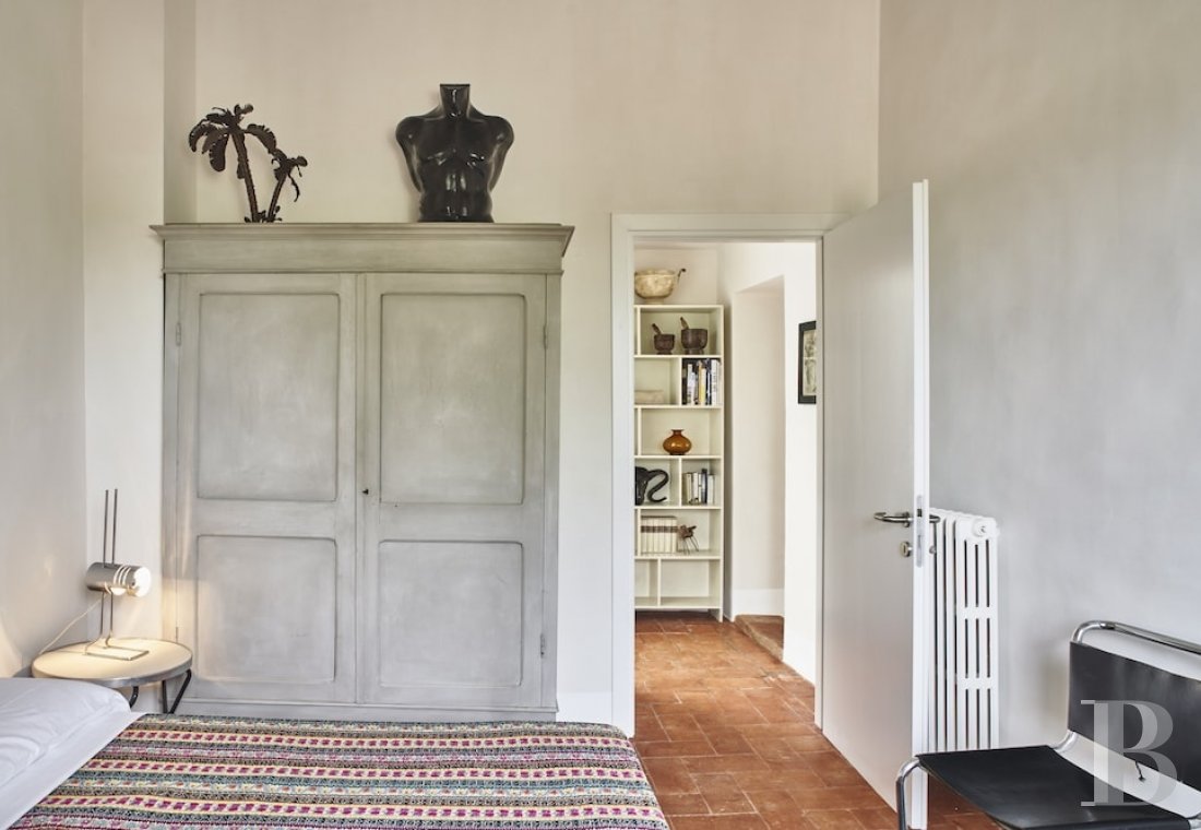 A former farmhouse inspired by design and transformed into guest cottages  in Tuscany, to the north of Siena - photo  n°32