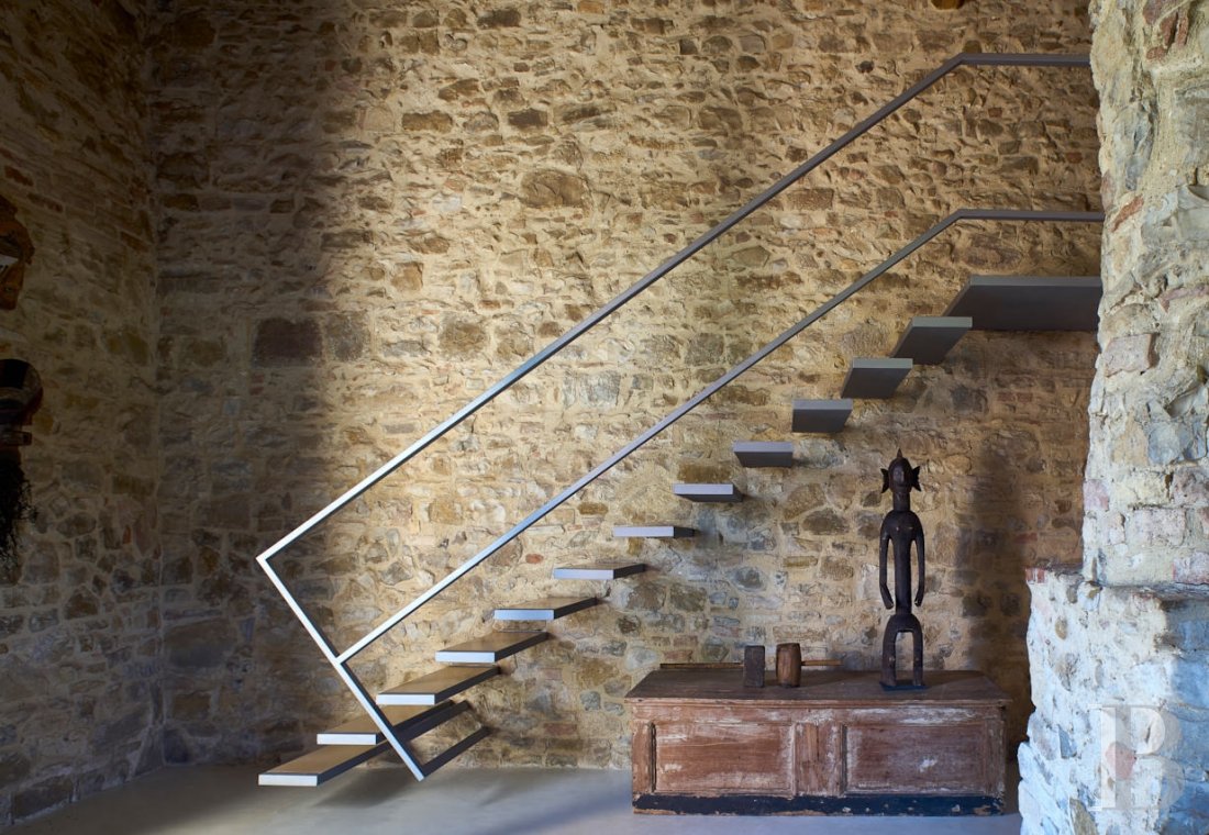 A former farmhouse inspired by design and transformed into guest cottages  in Tuscany, to the north of Siena - photo  n°18