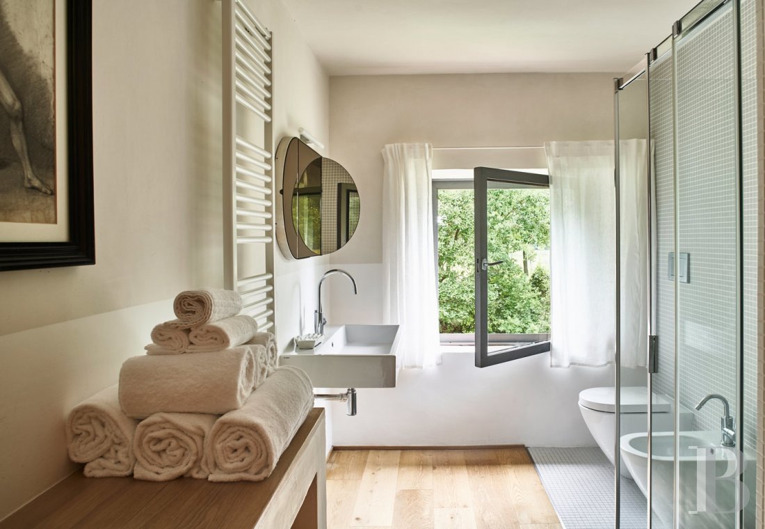 A former farmhouse inspired by design and transformed into guest cottages  in Tuscany, to the north of Siena - photo  n°27