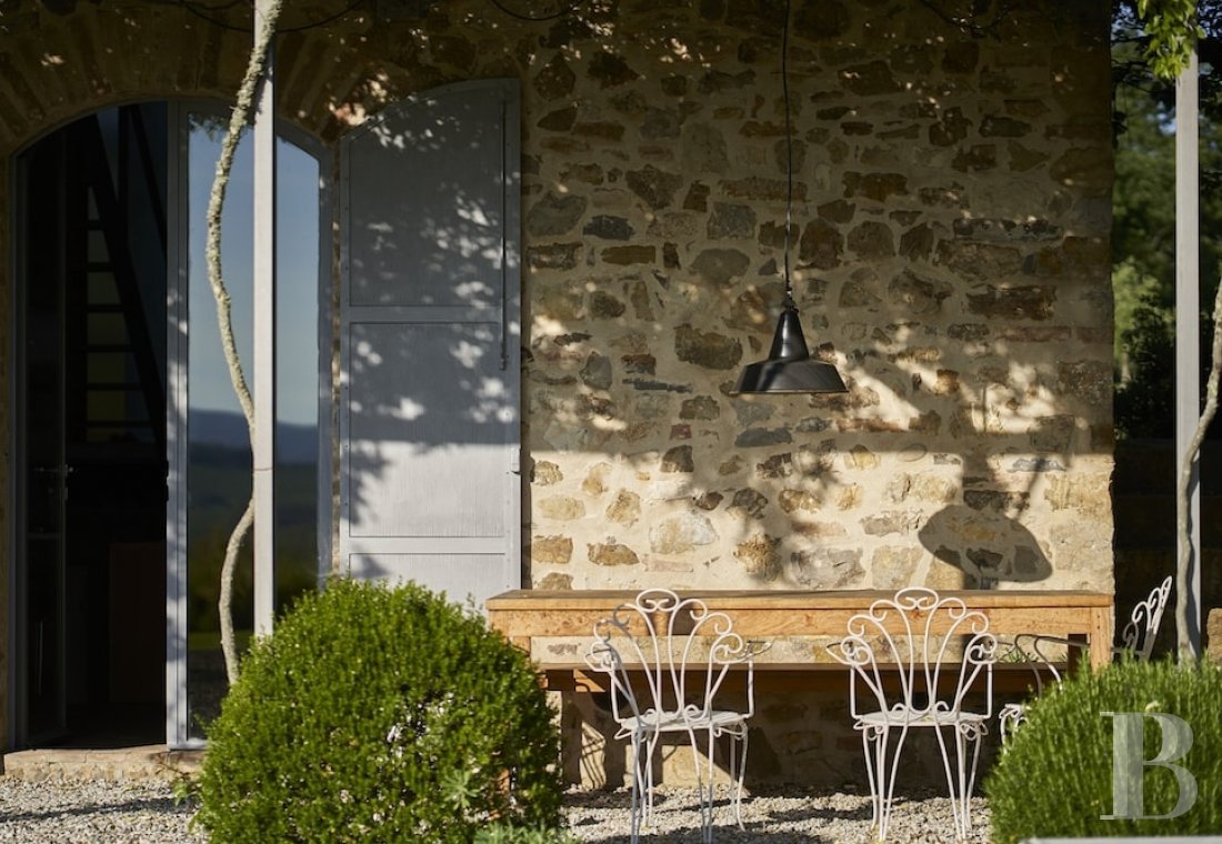 A former farmhouse inspired by design and transformed into guest cottages  in Tuscany, to the north of Siena - photo  n°6