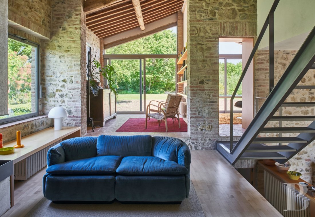 A former farmhouse inspired by design and transformed into guest cottages  in Tuscany, to the north of Siena - photo  n°13