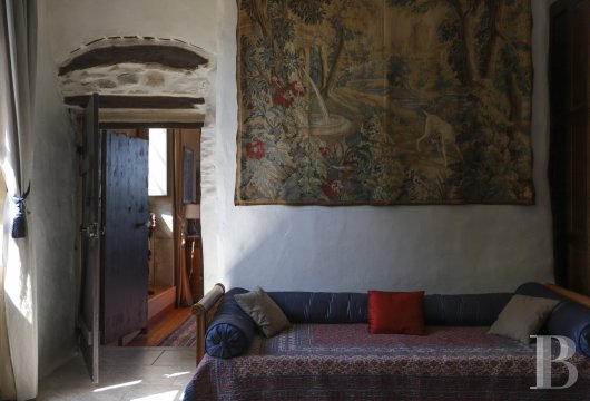 In Minervois, a former 12th century fortress transformed into a comfortable home - photo  n°30
