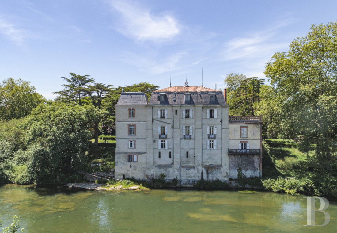 chateaux for sale France midi pyrenees   - 2