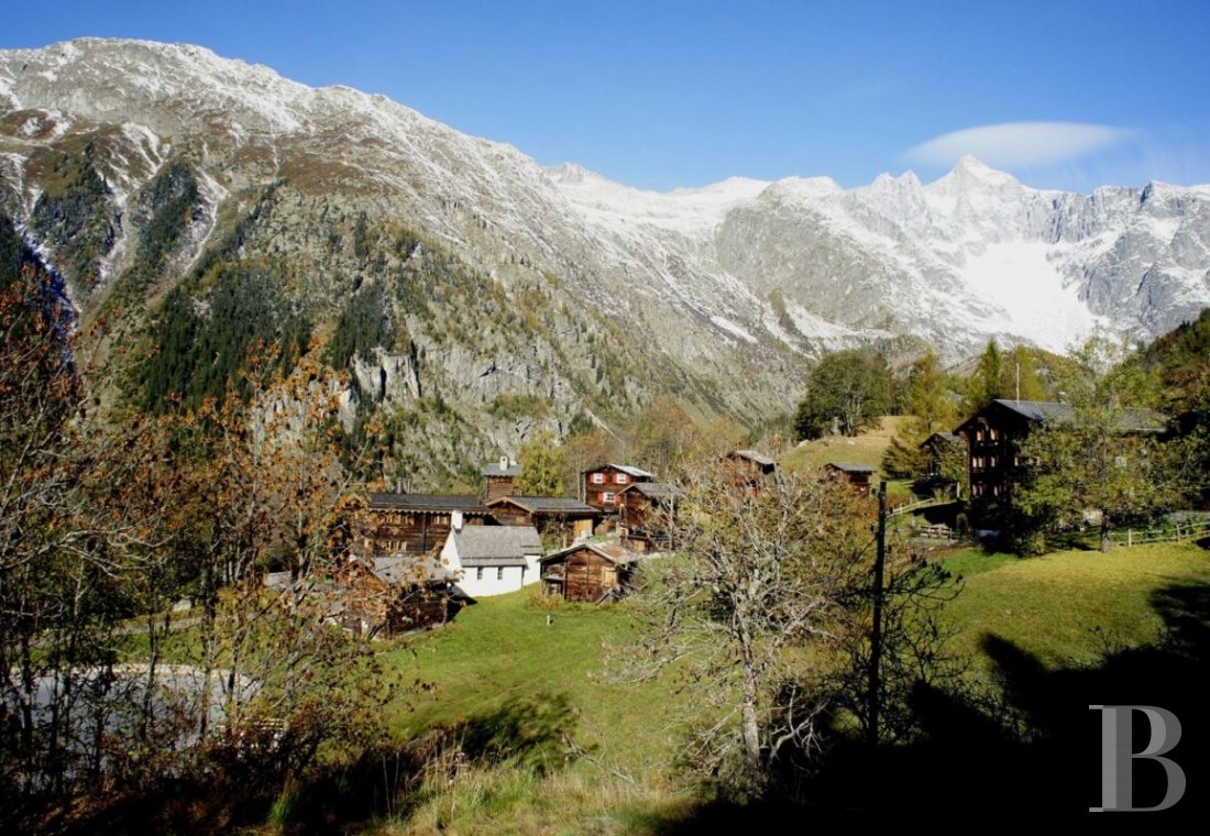 In the Valais, in the heart of the Swiss Alps, a traditional chalet subtly renovated - photo  n°9