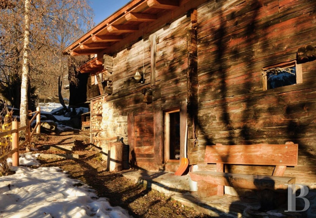 In the Valais, in the heart of the Swiss Alps, a traditional chalet subtly renovated - photo  n°4