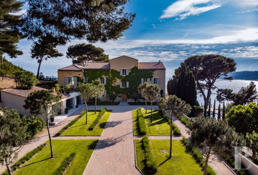A estate with sixty hectares of land and only the Mediterranean on the horizon in Cassis - photo  n°7
