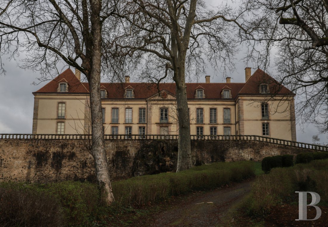 An 18th century chateau overlooking the entire valley in the Morvan, not farm from Bibracte - photo  n°7
