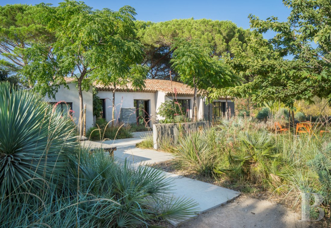 A former artist's studio with a Mediterranean garden in the Bay of Canoubiers, Saint-Tropez - photo  n°35