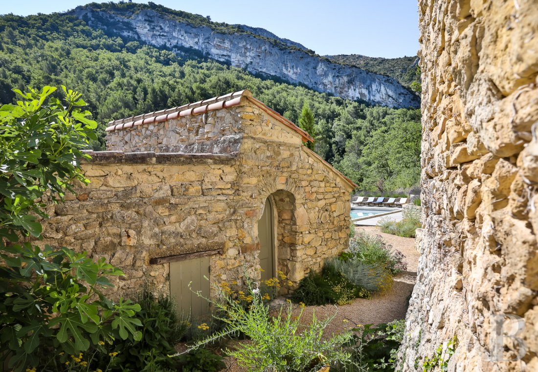 A renovated hamlet with an abundance of nature and a view of Mont Ventoux, to the south of Vaison-la-Romaine - photo  n°3