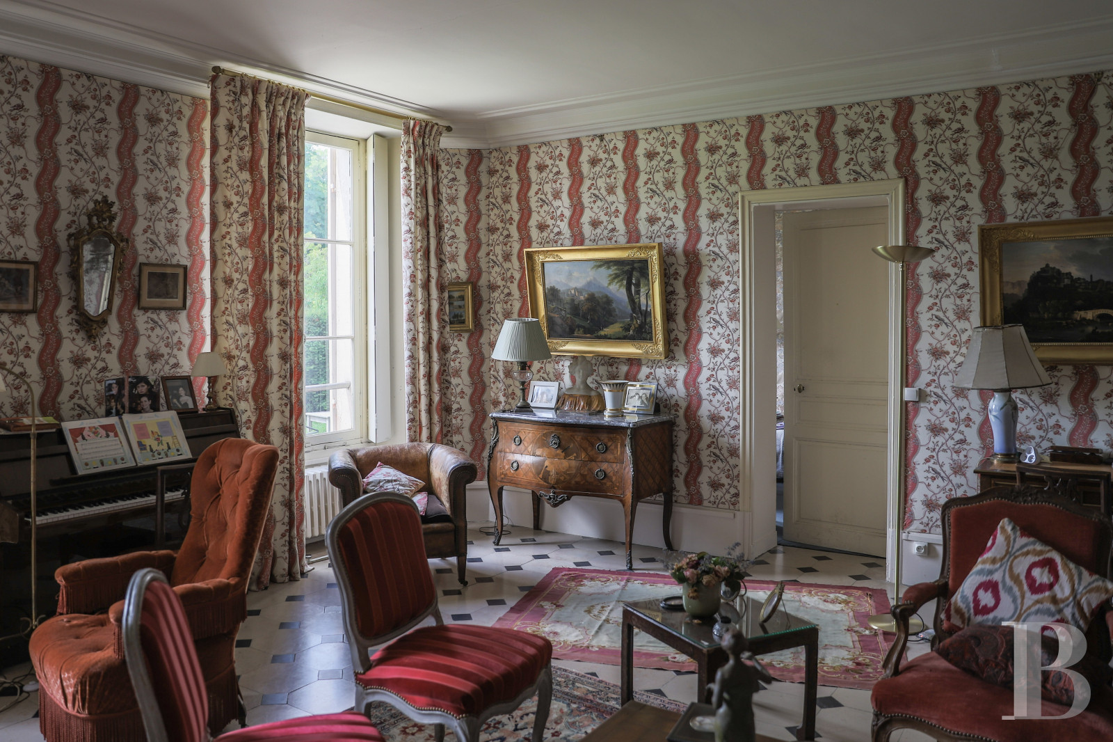 Castles chateaux for sale in France close to Paris