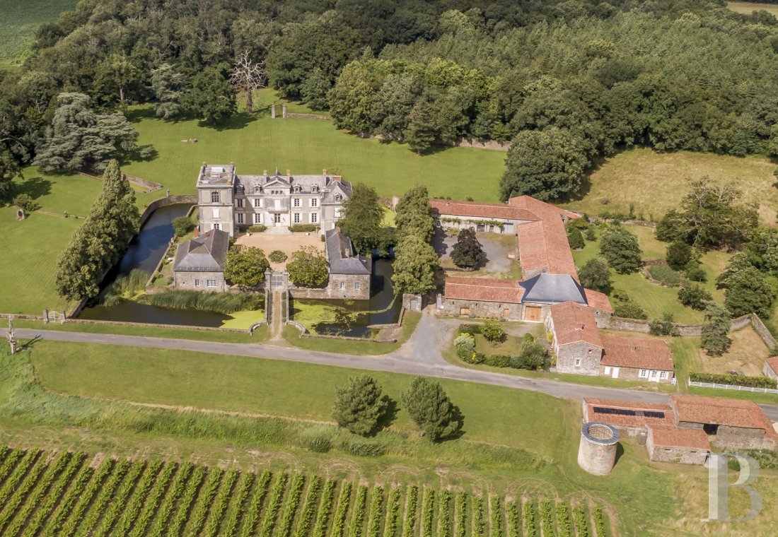 Castles / chateaux for sale - pays-de-loire - A listed 17th and 18th century chateau and former winery  in a 73-hectare estate in the Nantes vineyards 