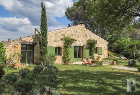 A 17th century building full of light and space in the Luberon, on the outskirts of Lourmarin - photo  n°2