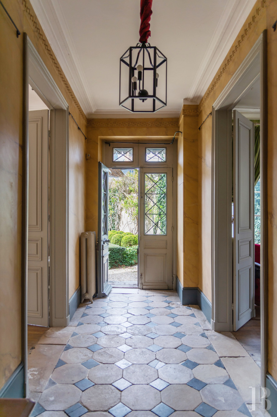 Mansion houses for sale in France between Orléans and Blois