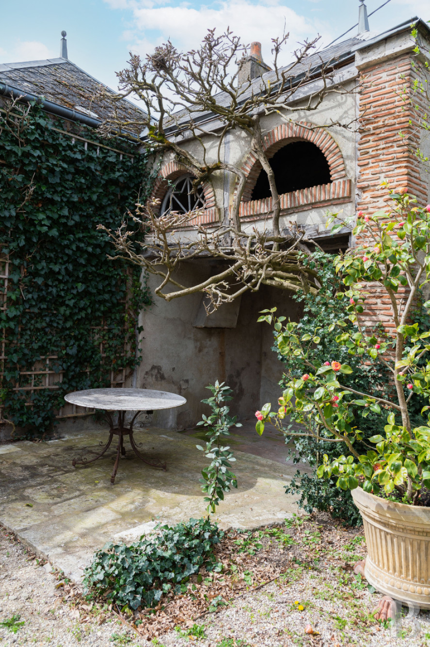 Mansion houses for sale in France between Orléans and Blois