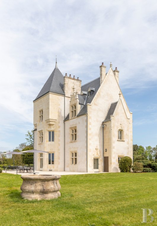 A fully renovated 15th century chateau in Poitou-Charentes, not far from Rochefort - photo  n°3
