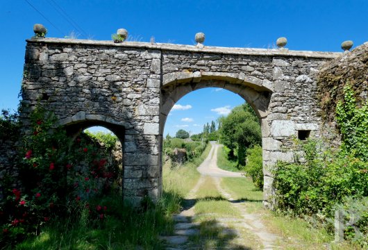 chateaux for sale France pays de loire   - 14