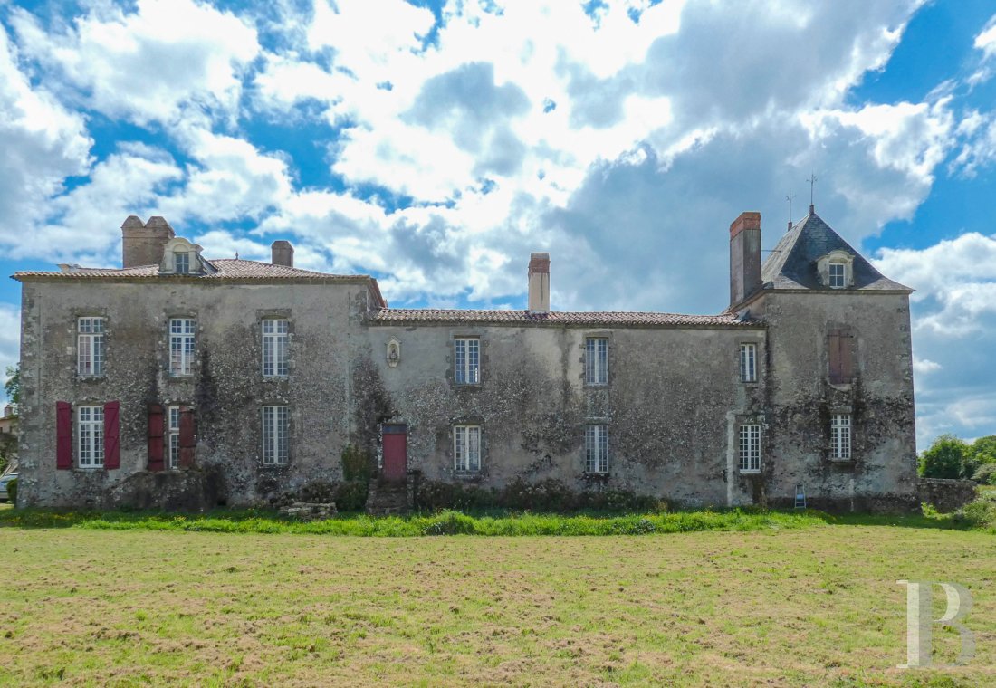 chateaux for sale France pays de loire   - 2