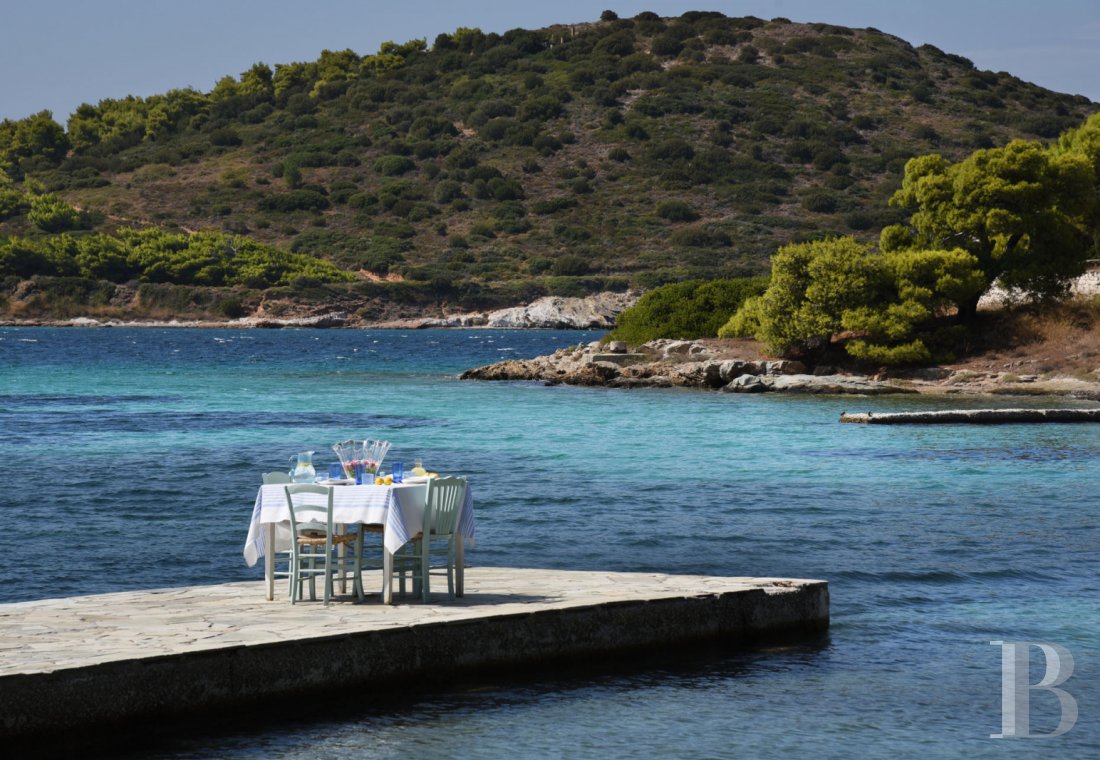 A private island spanning four hundred hectares, close to Athens but tucked away from the world to the north of Cyclades - photo  n°6