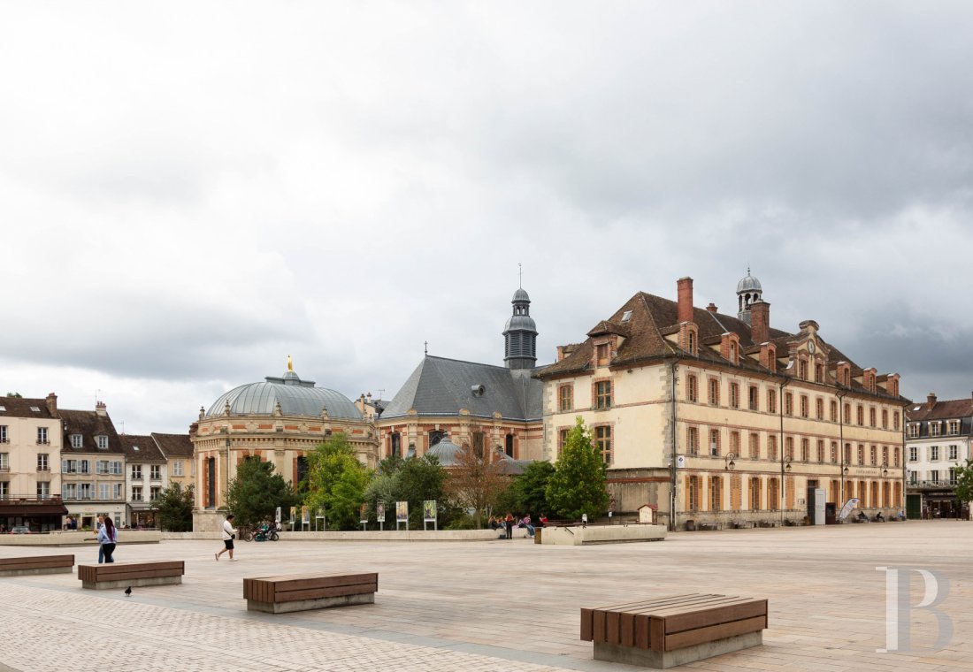 Mansion houses for sale Fontainebleau in France