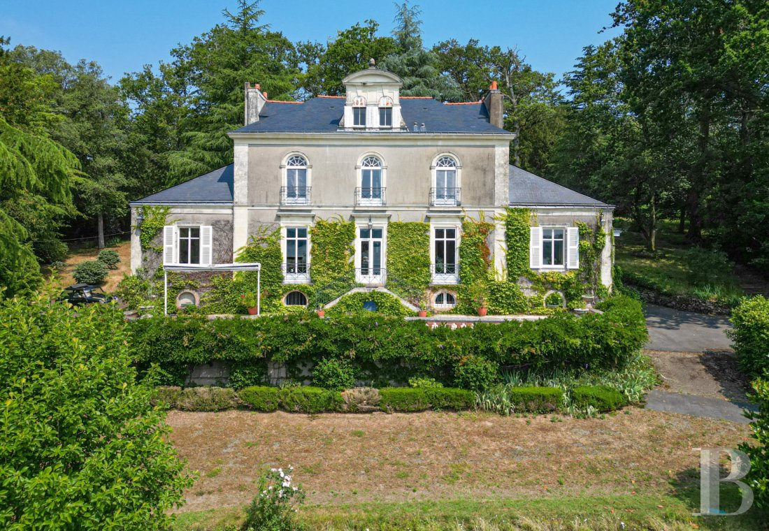 Mansion houses for sale in France near Nantes