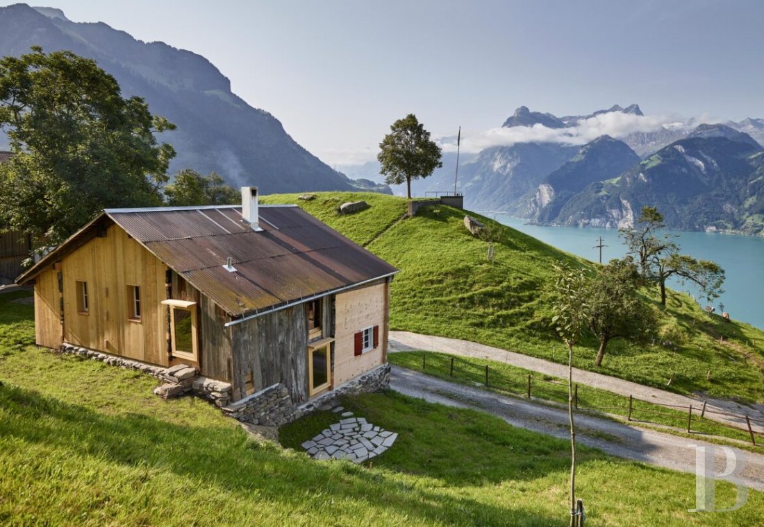 A professionally renovated 13th century chalet in the centre of Switzerland, to the east of Lucerne - photo  n°2