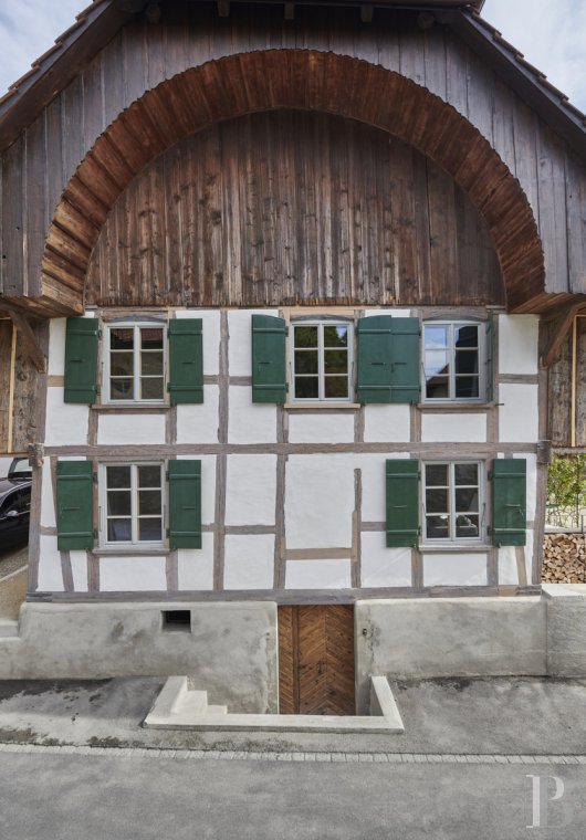 An old 19th century peasants' house in Vinelz, in the Canton of Bern - photo  n°4