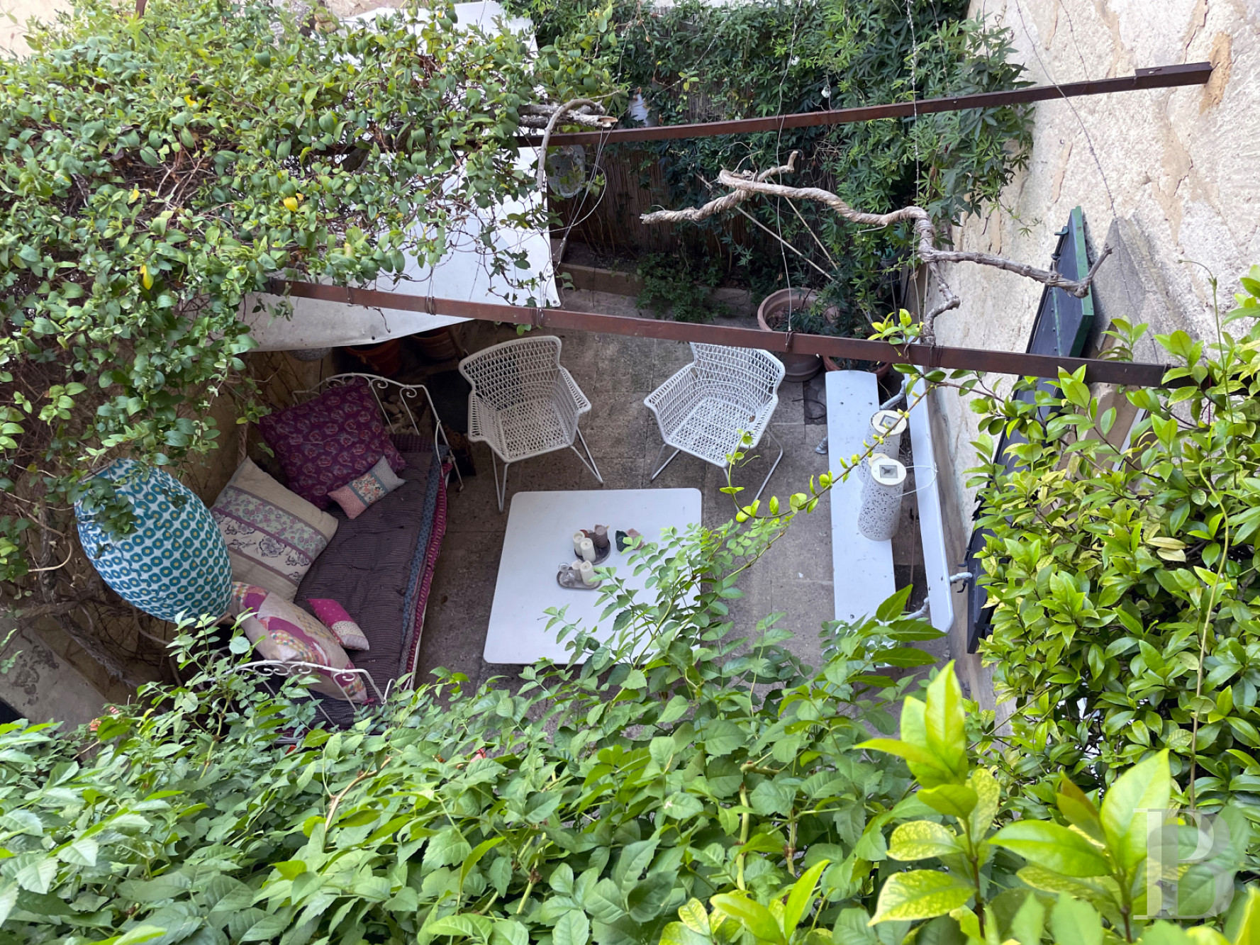 Village houses for sale in France between Avignon and Nîmes