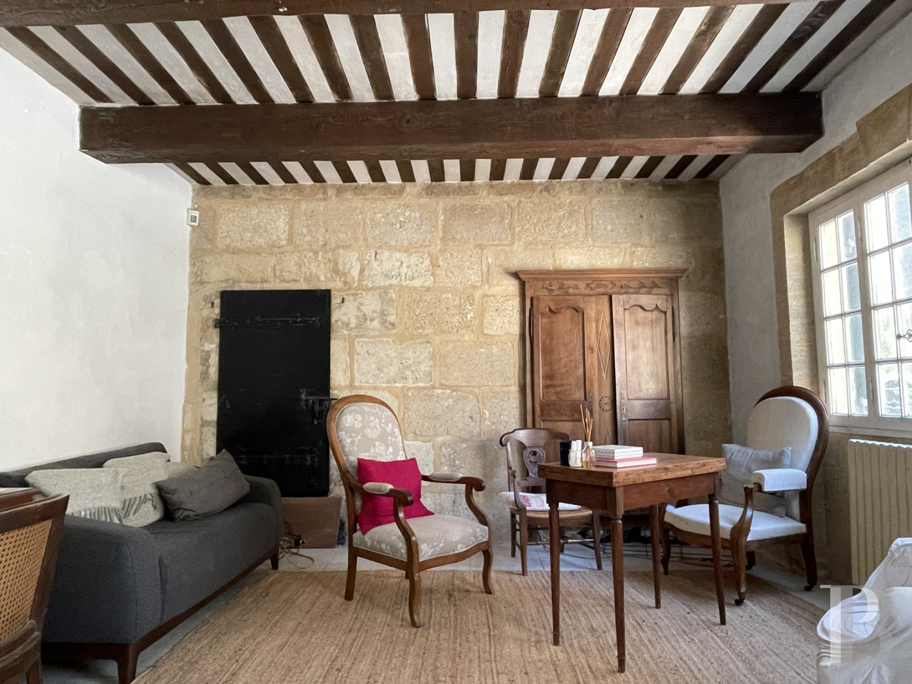 Village houses for sale in France between Avignon and Nîmes
