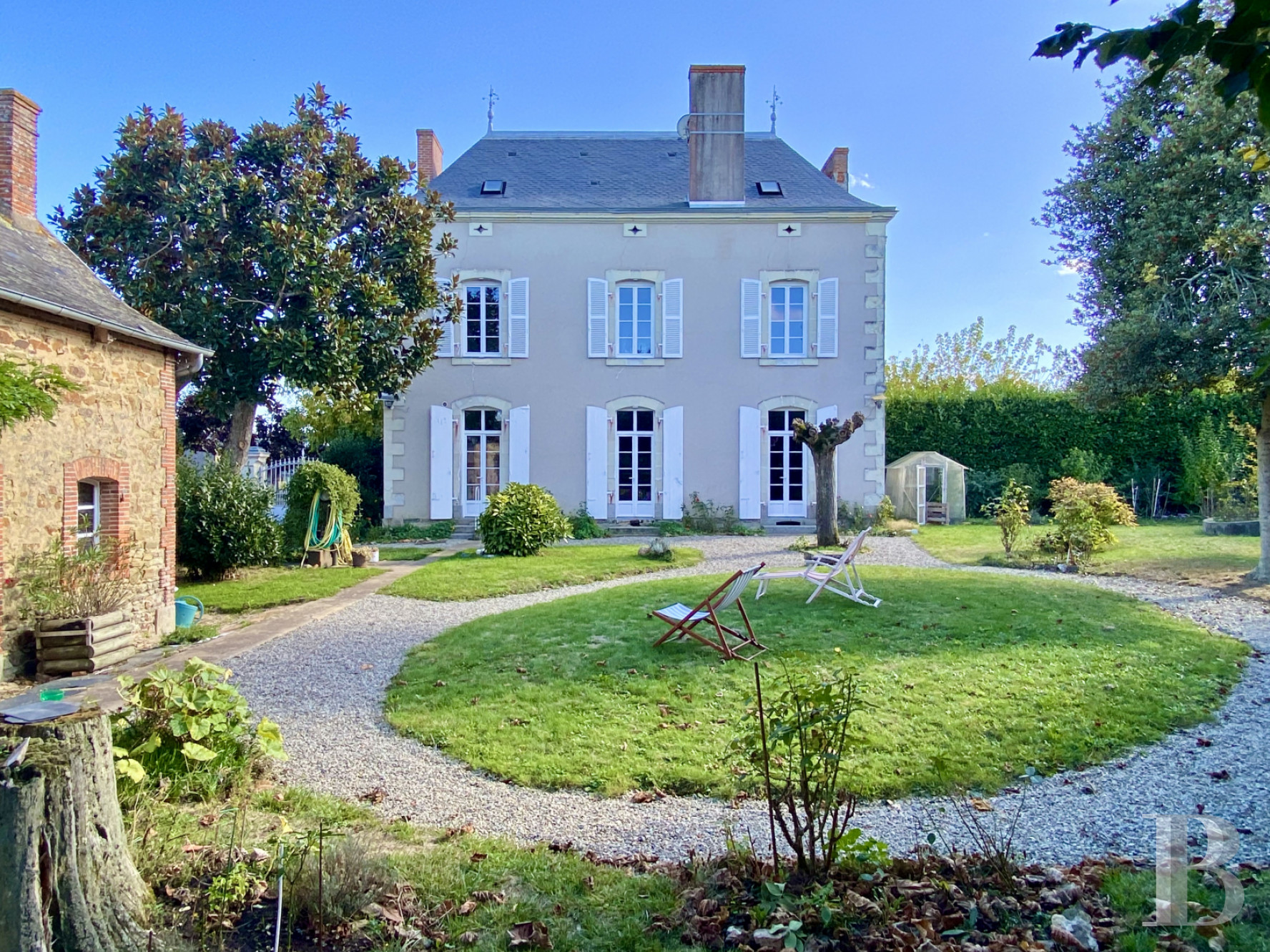 Character houses for sale in France Mayenne department