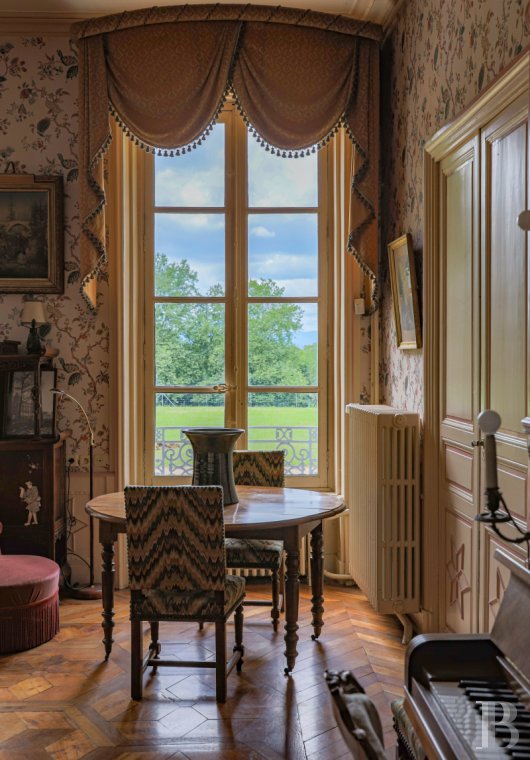 Castles / chateaux for sale - rhones-alps - An elegant, comfortable chateau with outhouses, nestled in seven hectares of grounds in eastern France, between Lyon, Dijon and Geneva