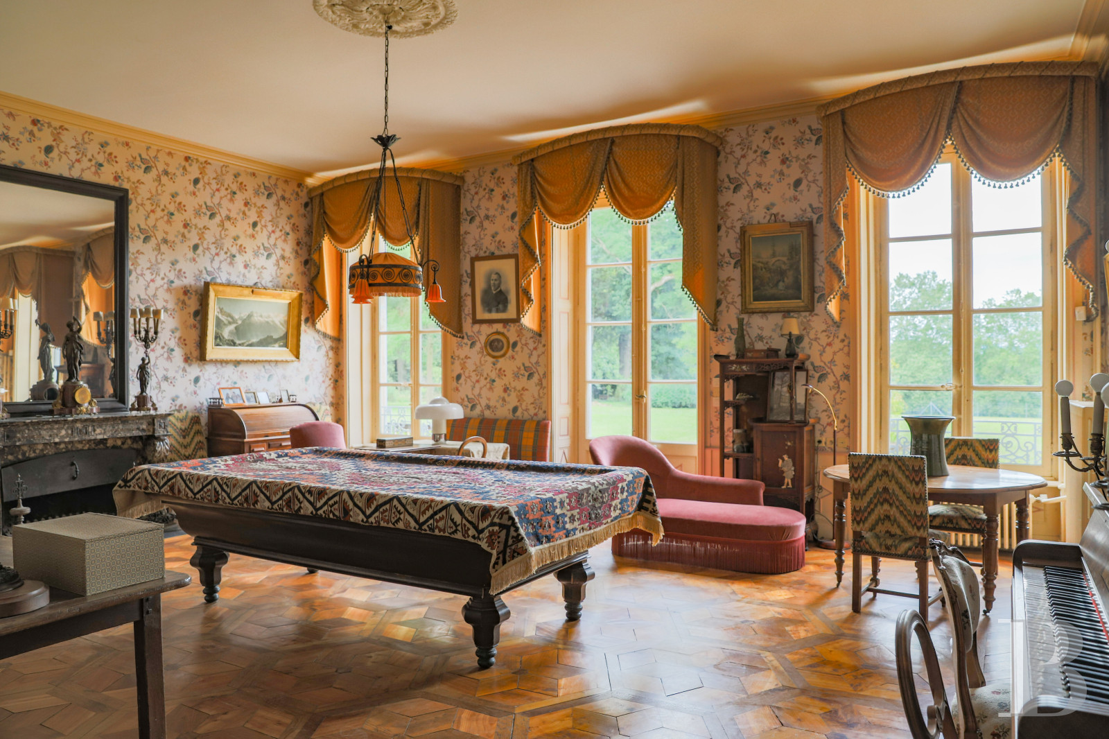 Castles / chateaux for sale in France between Lyon, Dijon and Geneva