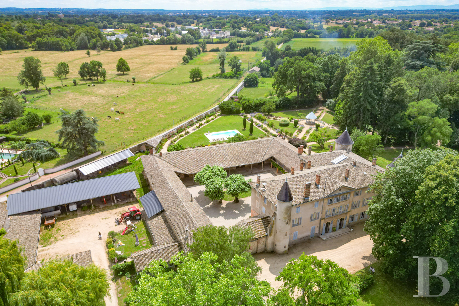 Castles / chateaux for sale in France between Lyon, Dijon and Geneva