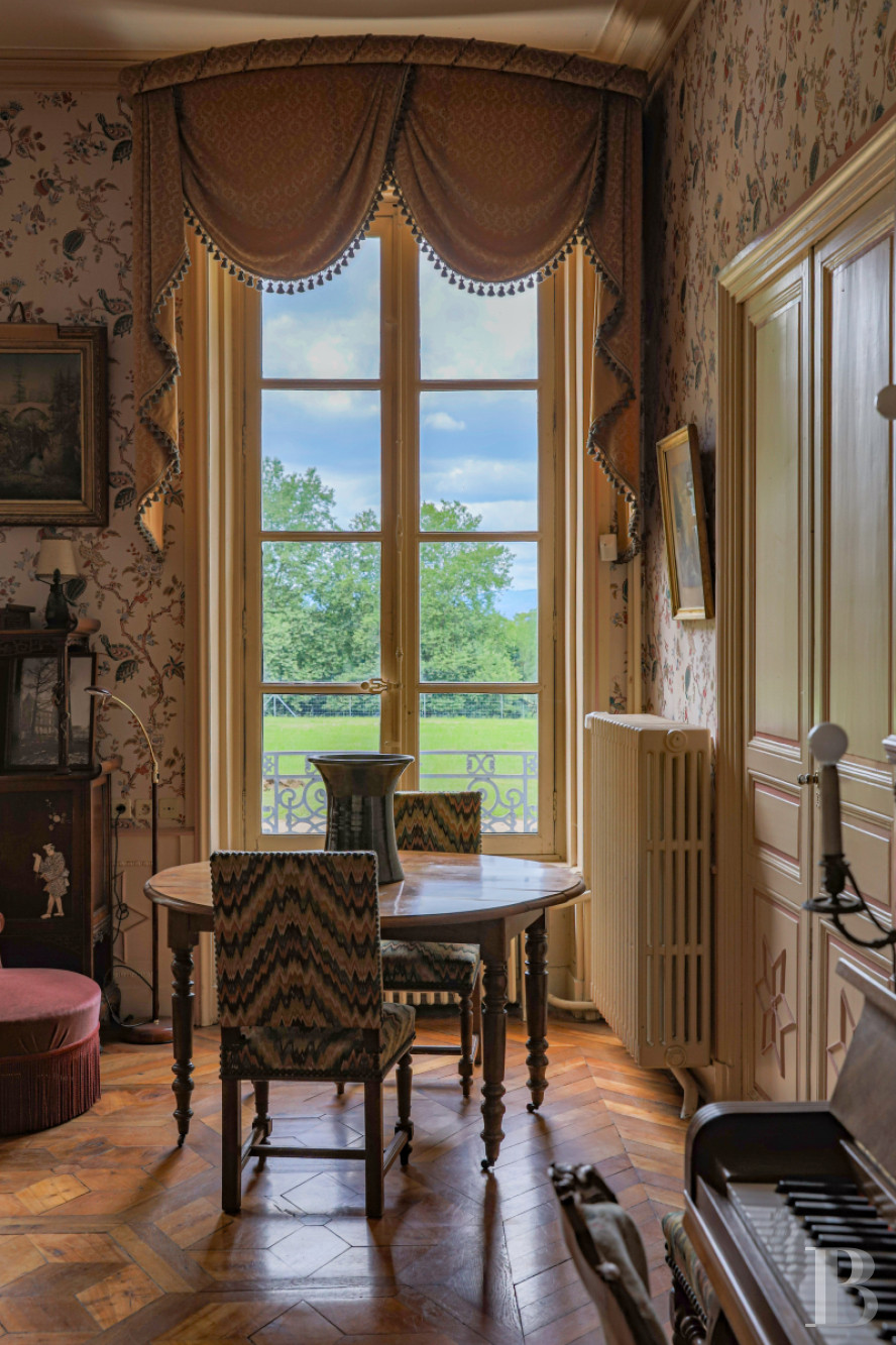 Castles / chateaux for sale in France between Lyon, Dijon and Geneva