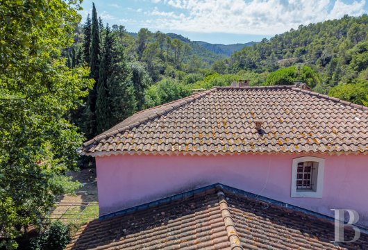 character properties France provence cote dazur   - 7