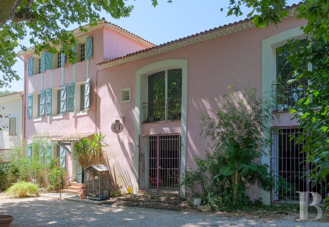 character properties France provence cote dazur   - 1